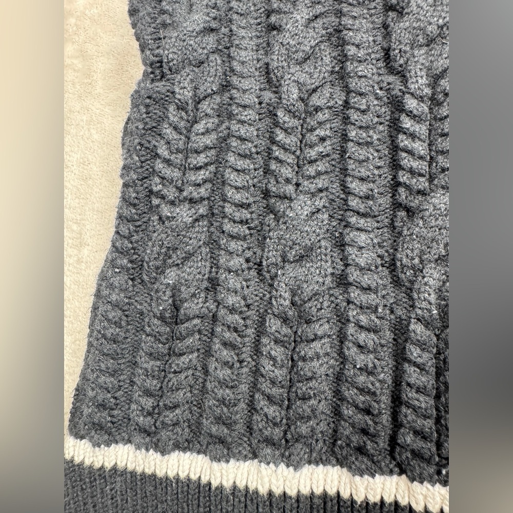 Abercrombie & Fitch Women’s Cable Knit V Neck Cropped Black White Sweater Vest L - Picture 5 of 15